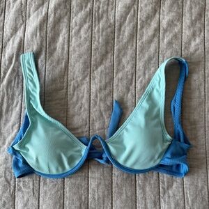 Women’s Aqua Blue Two-Tone Underwire Swim Top